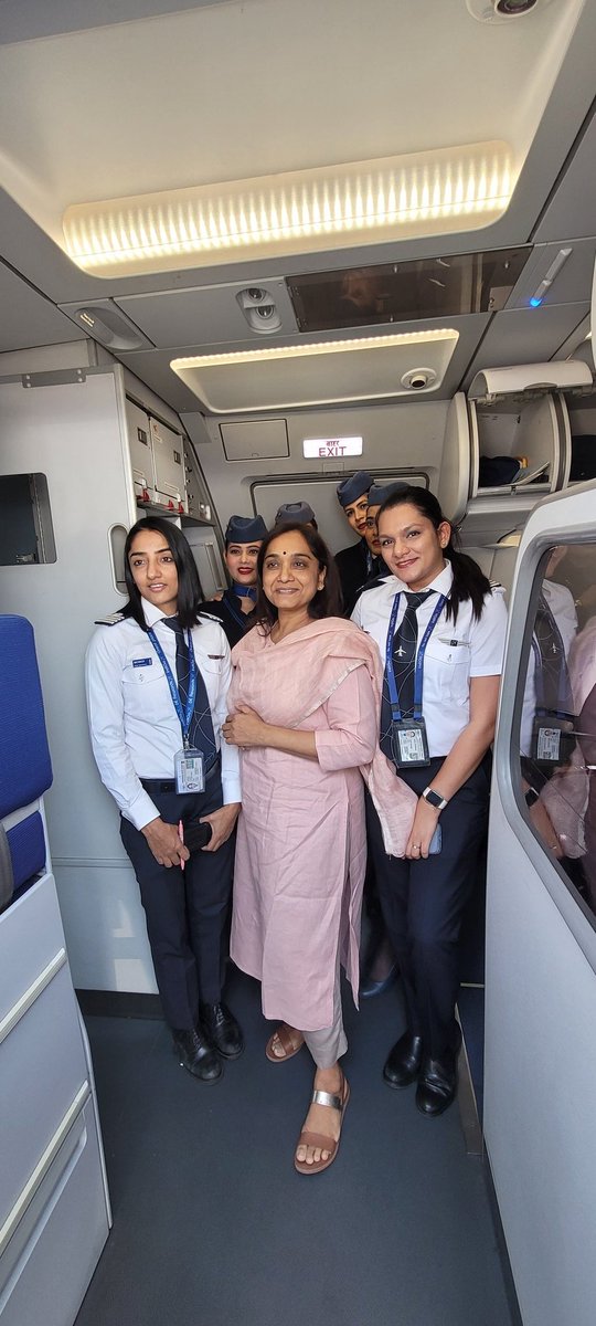 And here I am, cruising into #InternationalWomensDay on an <a href="/IndiGo6E/">IndiGo</a> steered ably by an all- women crew headed by Payal Agarwal and Monica Thakur. Great service by flight attendants team led by Nita. 

Thank you, ladies!
#WomensHistoryMonth #WomensDay #WomenEmpowerment #women