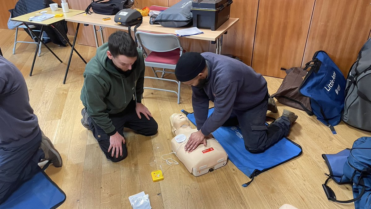 RAlldrick's tweet photo. Amazing work from @AlleynsSchool staff Senior School &amp; Junior School &amp; Operational staff on their Emergency First Aid at work. All passed with flying colours 👍🏻 @_JaneLunnon  #AllWeCanBe #AllTogether https://t.co/8NpzVGmKly