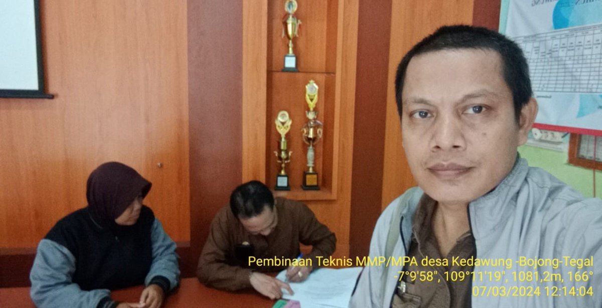 cdk5dlhkjateng's tweet photo. Penandatanganan SK Pembentukan Kelompok MPA/MMP Siliwangi Kencana Desa Kedawung, Bojong, Kab. Tegal oleh Kepala Desa, pada Kamis, 7 Maret 2024
@widi_artanto
@dlhkprovjateng
#bojong
#tegal https://t.co/NoqliLdJ9l