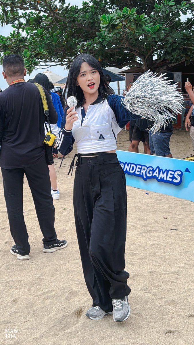 MantraRF's tweet photo. 👾🏄‍♀️🙋🏻‍♀️

Wondergame Nivea-Men, Bali

070324
#RevaFidela #MantraRF #JKT48 https://t.co/oCdW7PgdGI