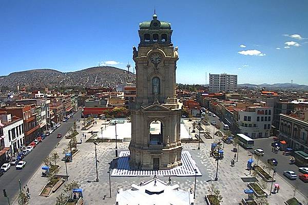 VolumenOficial's tweet photo. Para este día se espera que la temperatura en Pachuca llegue a los 30 grados, conviertiendo al jueves en el día más caluroso de esta semana. No olvides usar bloqueador solar, usar manga larga y beber abundante agua para evitar golpes de calor. 🌞🥤☂️
#VolumenRadio #Clima #Hidalgo https://t.co/Fg3ZvzJqXv
