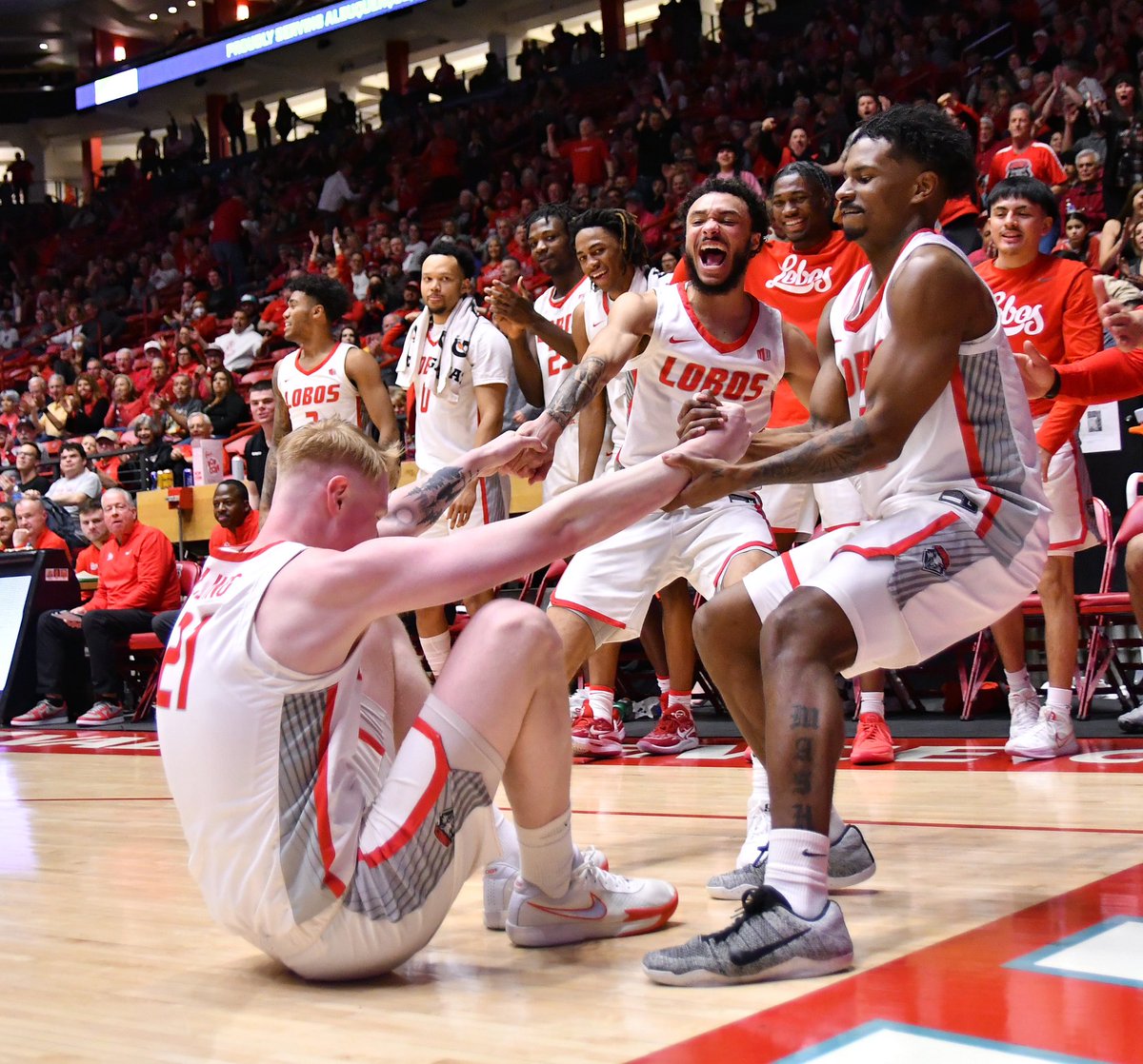 Timothy  March tweet media