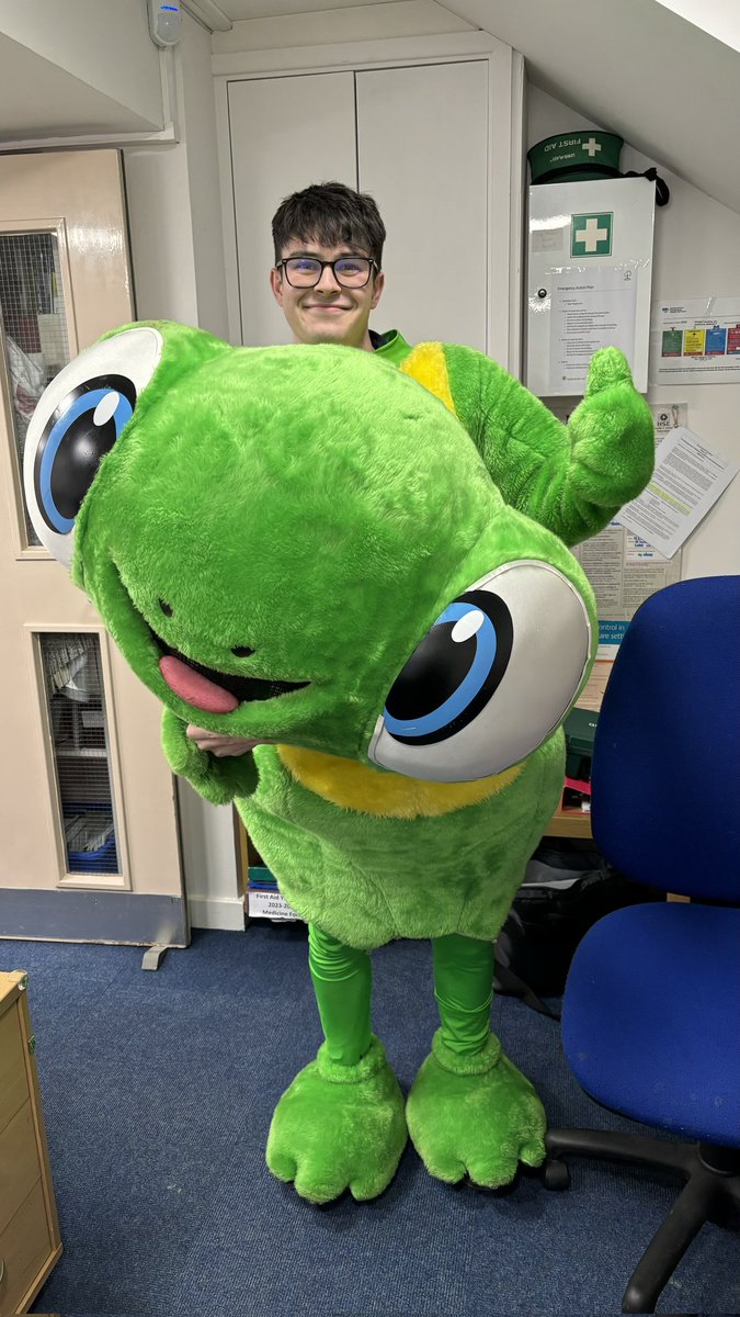 AshT_PEL's tweet photo. @BESTEducation5 @BedsSchTrust @GravenhurstAcad i just so happen to have some inside info that it was our very own @OliverS_PEL from the @BEST_ITServices @PEL_ICT Team!

Thank you for the invitation, always happy to help out any way we can!

@MattH_PEL now has some competition for providing in school entertainment!