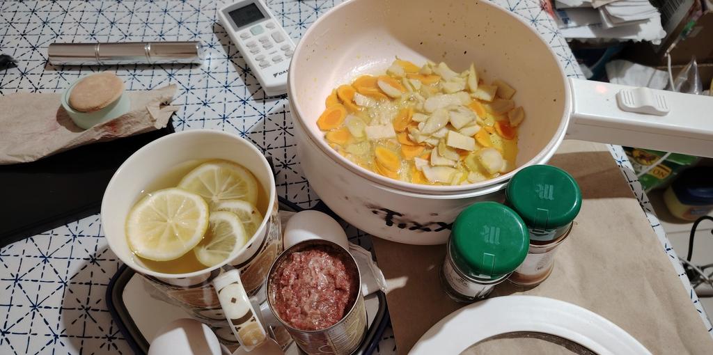 bubblyluchz's tweet photo. Back to regular programming after the gastos! 😃🙃

Like an open faced omelette. Not for everyone since it's alkaline food!
#turmeric
#ginger
#oregano #basil
#blackpepper #cayenne 
#garlicbits 
#HimalayanSalt https://t.co/9so8hu0l78