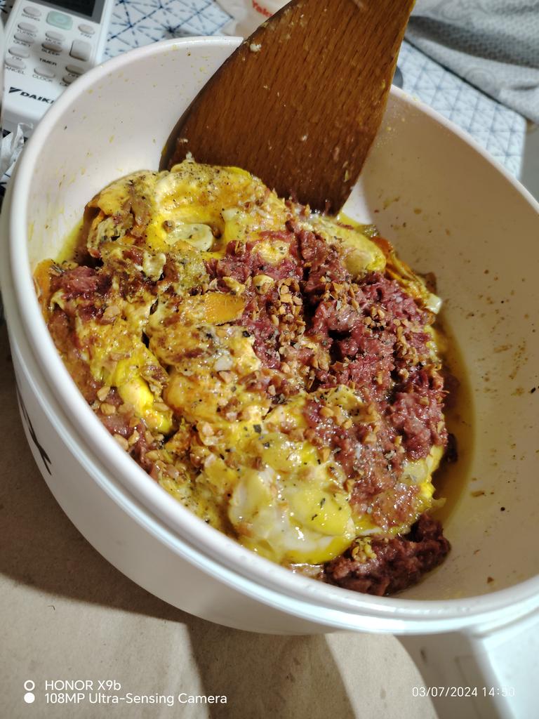 bubblyluchz's tweet photo. Back to regular programming after the gastos! 😃🙃

Like an open faced omelette. Not for everyone since it's alkaline food!
#turmeric
#ginger
#oregano #basil
#blackpepper #cayenne 
#garlicbits 
#HimalayanSalt https://t.co/9so8hu0l78