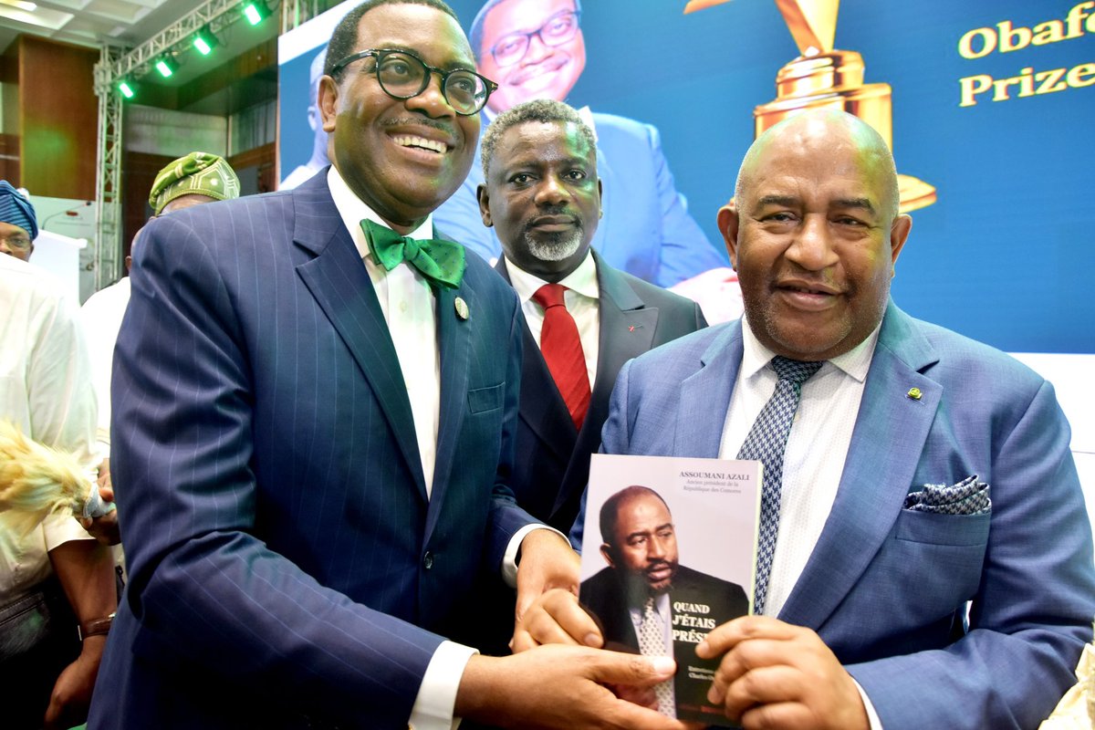 Toutes mes félicitations à mon frère @akin_adesina, lauréat du #ObafemiAwolowoPrize. Ce prix récompense vos efforts et votre action à la tête de la @AfDB_Group (BAD) en faveur de la transformation économique et durable de l'Afrique. L’@UnionDesComores et l'Afrique vous disent…