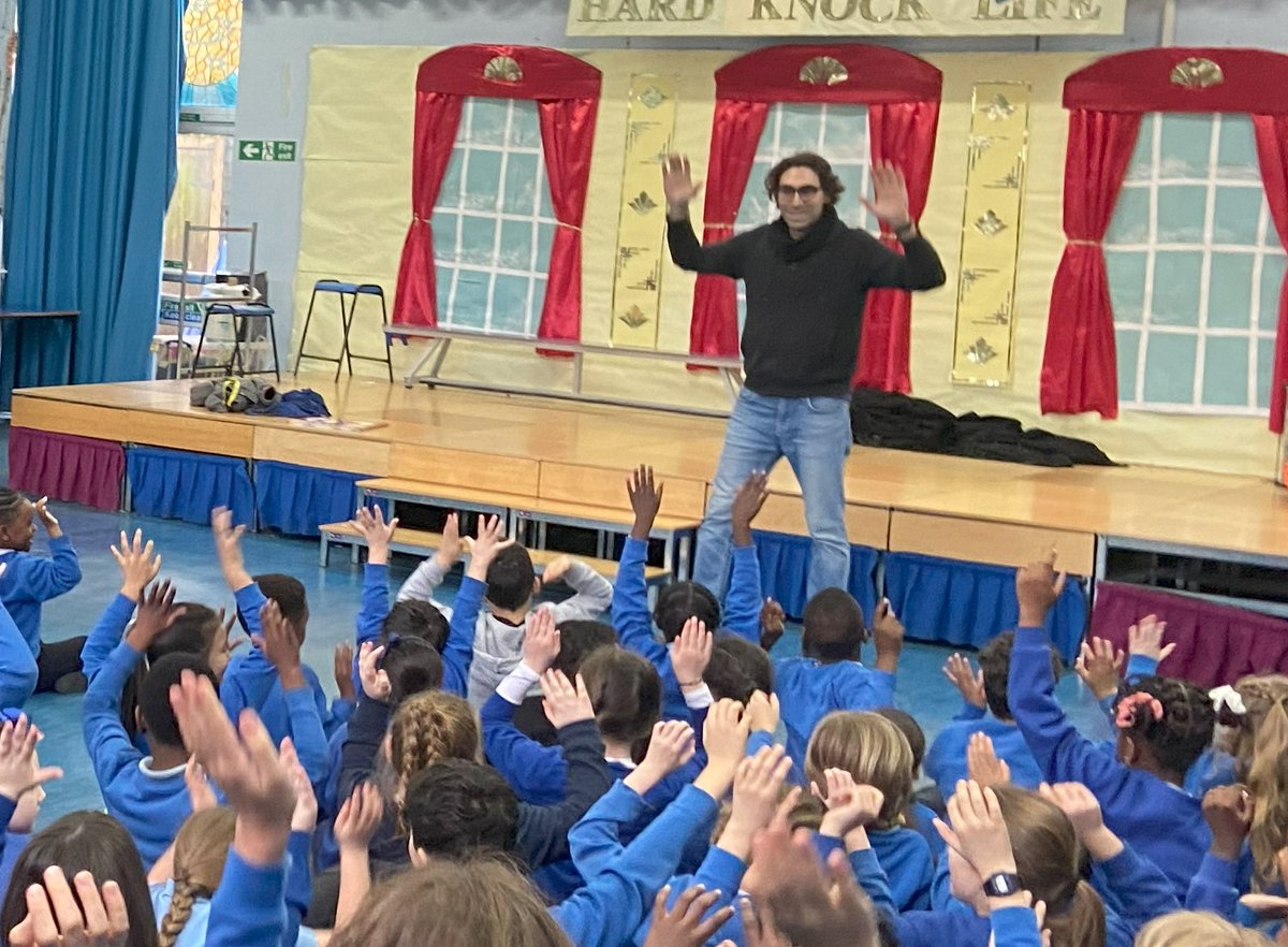 Sav Akyüz, our Patron of Reading, kicks off #WorldBookDay in style 📚

<a href="/splitwigs/">Sav Akyüz</a> is visiting schools across Hackney 🏫

Children at Our Lady and St Joseph School loved watching him create a character and talking about how he made his book Bear Moves 🐻

Looks like great fun! 😃