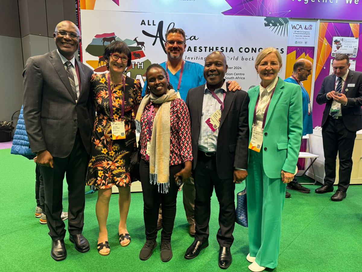 @canecsa team meet with the former @wfsaorg Presidents Dr. Angela Enright and Dr. J Millen-Olsen together with @ProfEllenO of the College of Anaesthesiologists of Ireland (CAI) at the 18th WCA in Singapore