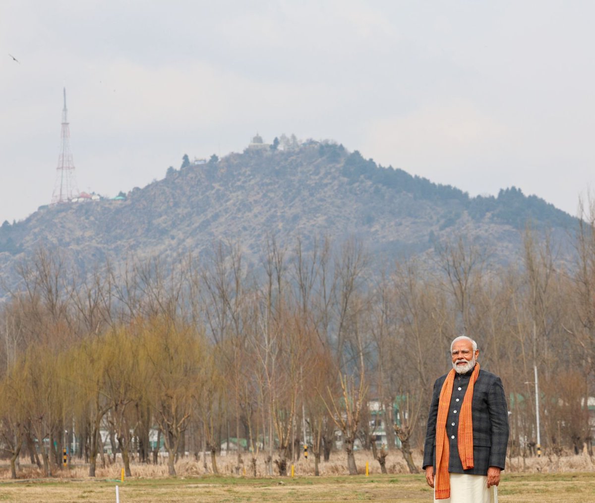 The Eagle has landed in Srinagar.

#KashmirWelcomesModi
