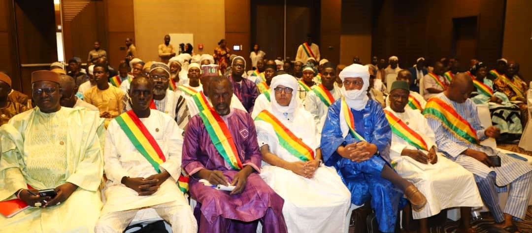 DDCMali's tweet photo. Participation du Bureau de la coopération suisse au #Mali à la rencontre avec les 102 maires des communes d’intervention du Projet de Déploiement des Ressources de l’Etat pour l’Amélioration des Services #PDREAS Mission conjointe #Mali #PaysBas #Suisse #BanqueMondiale @MaliMaeci https://t.co/8FMGMJdLWu