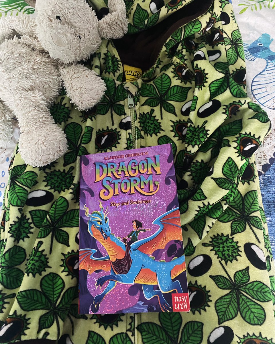 I *really hate* the World Book Day obligatory polyester costume… i’m so glad that @pinkieprimary are again celebrating by inviting children to bring pyjamas and fave 📚for lots of cosy stories. The original spirit of the season!