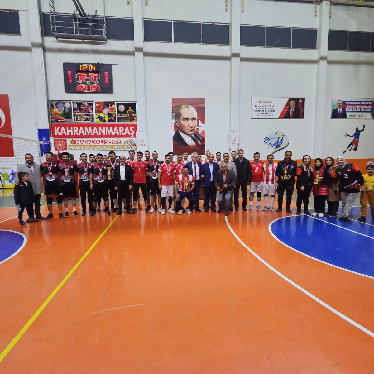 K_MarasBaro's tweet photo. #6ŞubatDeprem Şehitleri Anısına düzenlenen Kurumlar arası Voleybol Turnuvasında; Baromuzu en iyi şekilde temsil eden ve Birinci olan Voleybol Takımımızı tebrik ederiz.
#KahramanmaraşDepreminde kaybettiğimiz meslektaşlarımızı ve vatandaşlarımızı rahmet ve saygıyla anıyoruz. https://t.co/1qes7lraci