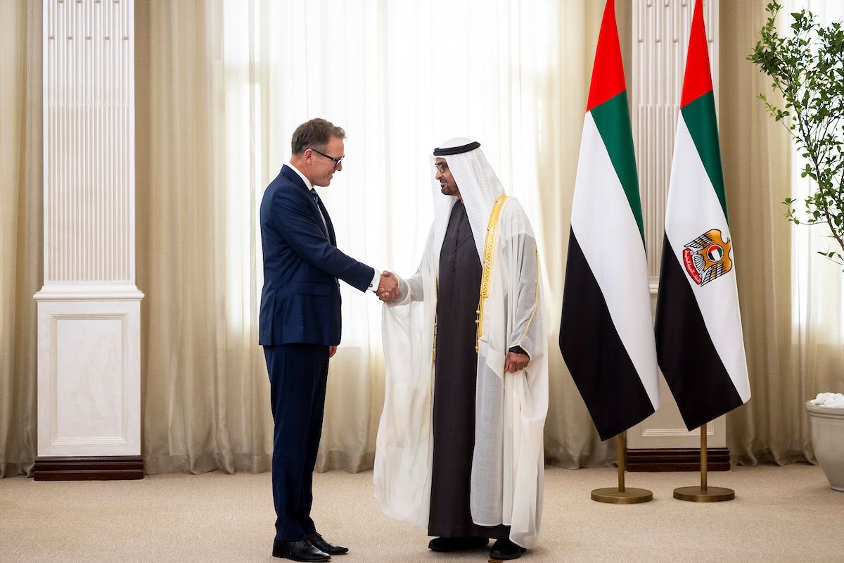 I feel deeply honoured to present my credentials to HH Sheikh @MohamedBinZayed as Sweden's Ambassador to the UAE. I look forward to further deepening the excellent relations between Sweden 🇸🇪 & the United Arab Emirates 🇦🇪 #SwedeninUAE
