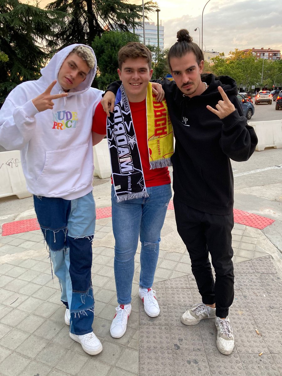 📸 Avui vos demanam amb quin famós teniu una foto? Quina anècdota compartiu amb un personatge que tots coneixem? 

Vos escoltam a partir de les 9h a #IB3Ràdio i a les 10h a #IB3TV 🎧