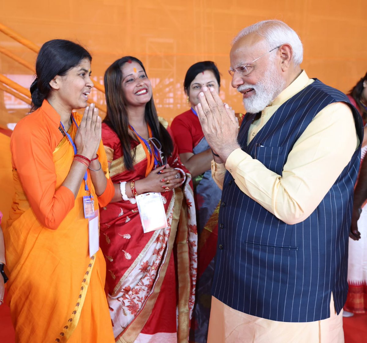 BJPMM4Bengal's tweet image. যশস্বী প্রধানমন্ত্রী  শ্রী @narendramodi জীর সঙ্গে সাক্ষাত করলেন পশ্চিমবঙ্গ মহিলা মোর্চা ।
#NariShaktiVandan 
#HumHaiModiKaParivar 
#NariShaktiWithModi