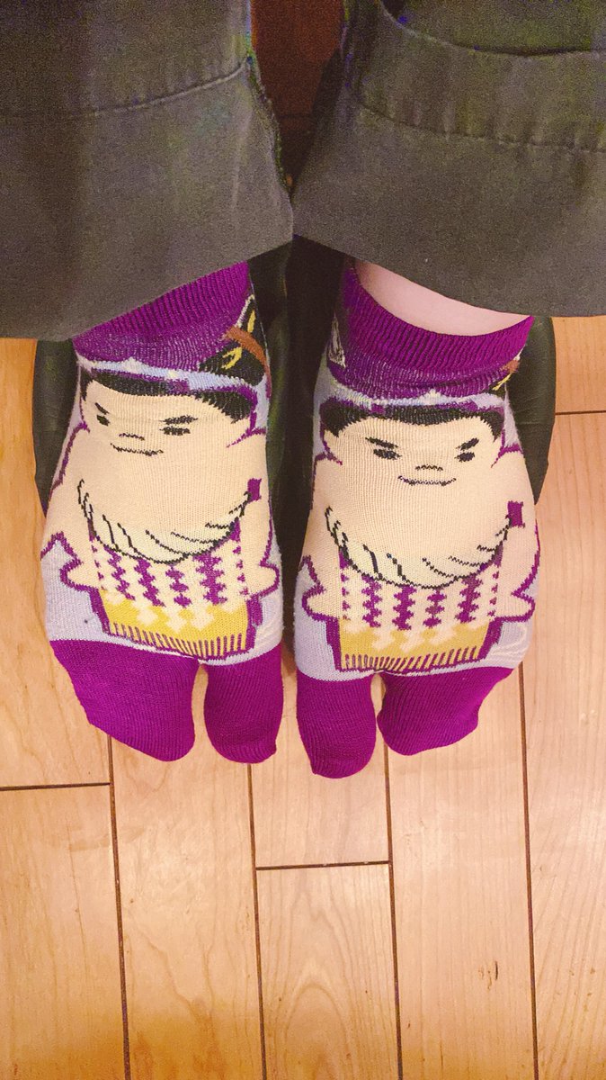ofusumou's tweet photo. 今日はお相撲さん靴下🧦
ドンキでGETした！！
相撲協会もグッズで靴下作ってほしいなあ🤔 https://t.co/ooWiefR87c