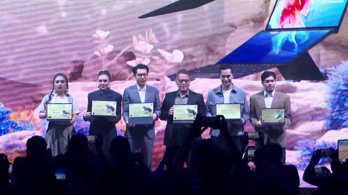 Ini dia jajaran bintang, direktor dan dealer ASUS memamerkan Zenbook DUO  #ASUSZenbookDUO #WatchandwinDUO