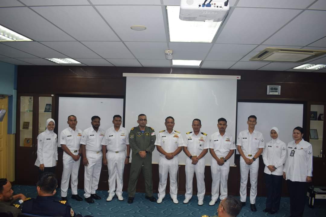 HQ Naval Air RMN tweet media