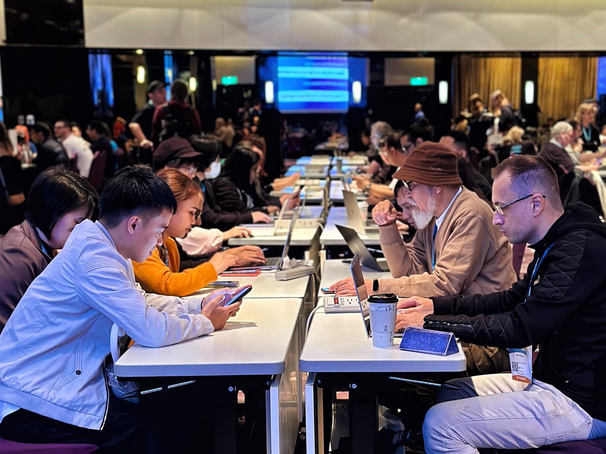 Contributor Day here at #WCAsia kicked this WordCamp off in the best way—bringing the community together to work on important WordPress projects💙
