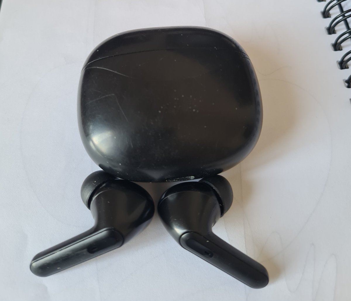 roudramallick's tweet photo. @amazonIN  Ordered Boat earpods and received Duplicate, used and scratched product. Now customer support on the app refuses to accept.
Boat branding missing from case and earpods. Case is completely scratched. Bluetooth connects by the name of TRM. https://t.co/7ZBlRP6FWL