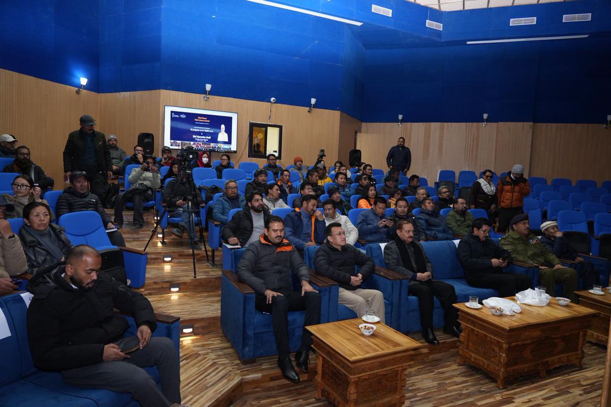 PM @narendramodi virtually launched ‘Julley Leh Biodiversity Park’ under Swadesh Darshan 2.0. CEC @tashi_gyalson presided the ceremony held in Leh, accompanied by EC Gh Mehdi, Adv to LG, ADGP, Admin Secys, DC Leh & Councillors. @utladakhtourism @tourismgoi @VisitLeh @DIPR_Leh