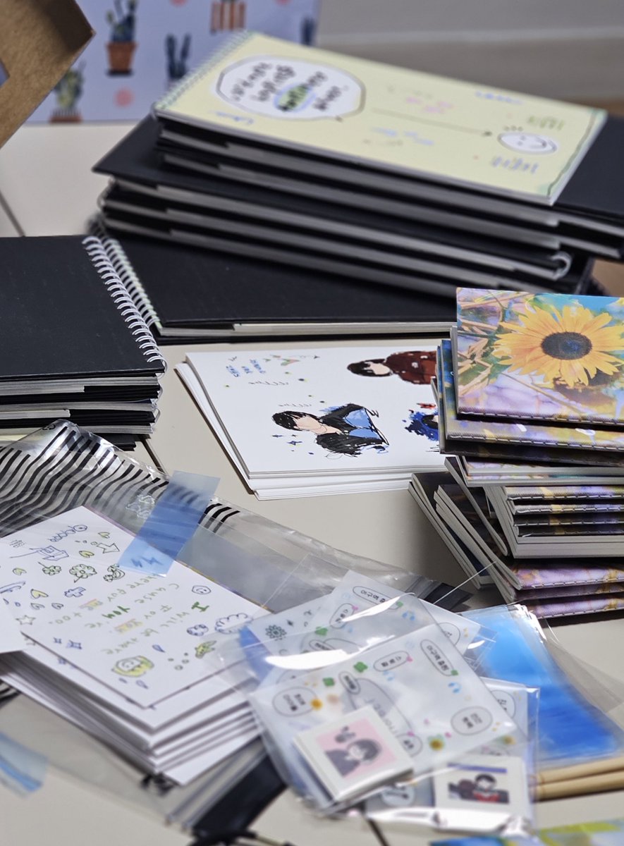 ,𝙖𝙣𝙙 𝙢𝙤𝙧𝙚 𝟮𝟬𝟮𝟰.
[ 시즌그리팅 배송 안내 ]

✿ 시즌그리팅 모든 수량 금일 우체국 택배🚛로 출고되었습니다 ✿ 

✿ 송장 번호 필요하신 분들은 DM 으로 문의해주세요  ✿ 

기분 좋은 선물이기를 바랍니다🎁
유정이와 함께 행복한 2024 보내세요!!

#최유정 #and_more_2024