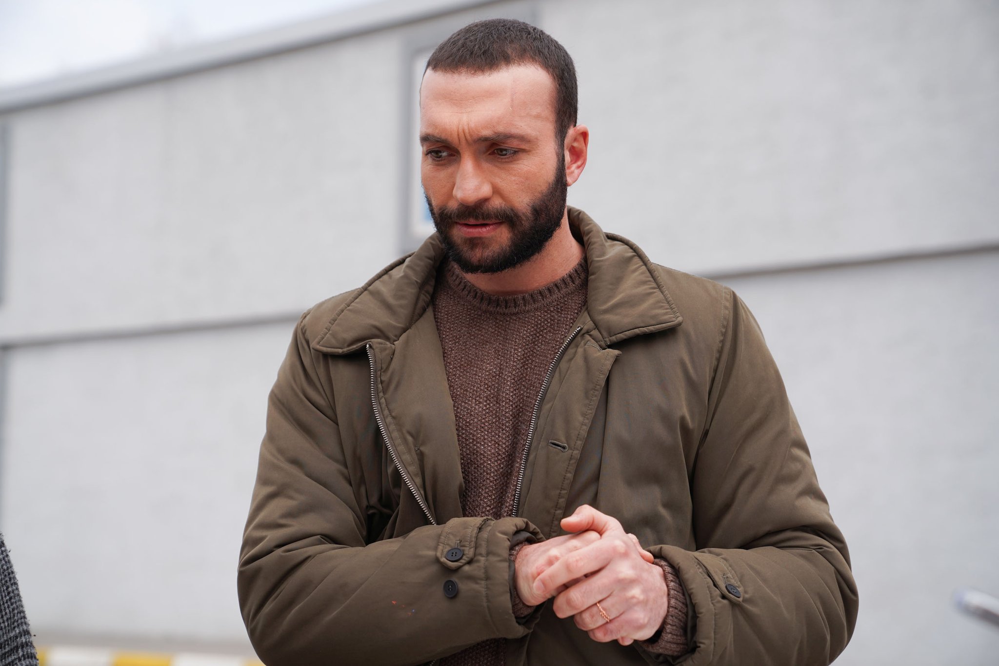 GIDY9h5WAAAnlbY?format=jpg&name=large