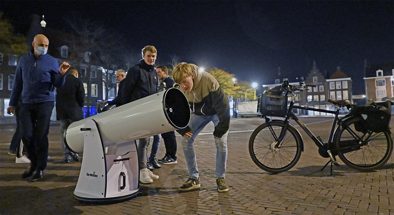 Landelijke Sterrenkijkdagen op vrijdag 15, zaterdag 16 en zondag 17 maart. Onder andere activiteiten bij <a href="/UniLeiden/">Universiteit Leiden</a>, @uva_amsterdam <a href="/univgroningen/">University of Groningen</a>.

Nieuwsbericht: astronomie.nl/nieuws/landeli…

Website: sterrenkijkdagen.nl

cc: @knvweersterren <a href="/LucasEllerbroek/">Lucas Ellerbroek</a> 

#astronomie