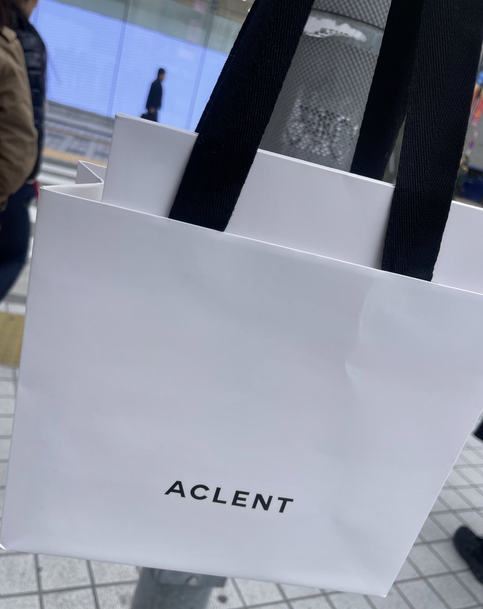 Ryuji_92_JSB3's tweet photo. 普段、毎週のように買ってるから買う物なくてキーホルダーとシャツとロンT買ってギリギリノベルティget❤️
欲しかったプリーツロングスカートは明日オンラインしよ😆
#ACLENT https://t.co/7j3xXxHdxD