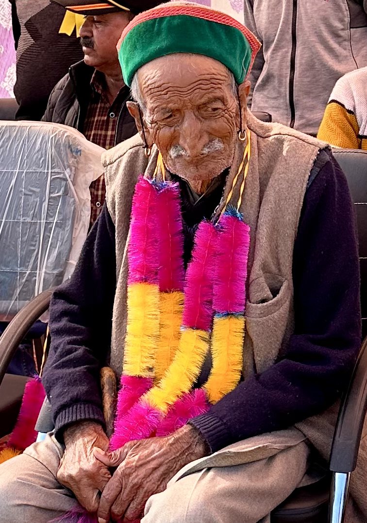 मेरे दाद श्री मगज़ी राम अब इस दुनिया मैं नहीं रहे।उनका अंतिम संस्कार गाँव नढोली ज़िला काँगड़ा में आज शाम को किया जाएगा।ओम शांति🙏