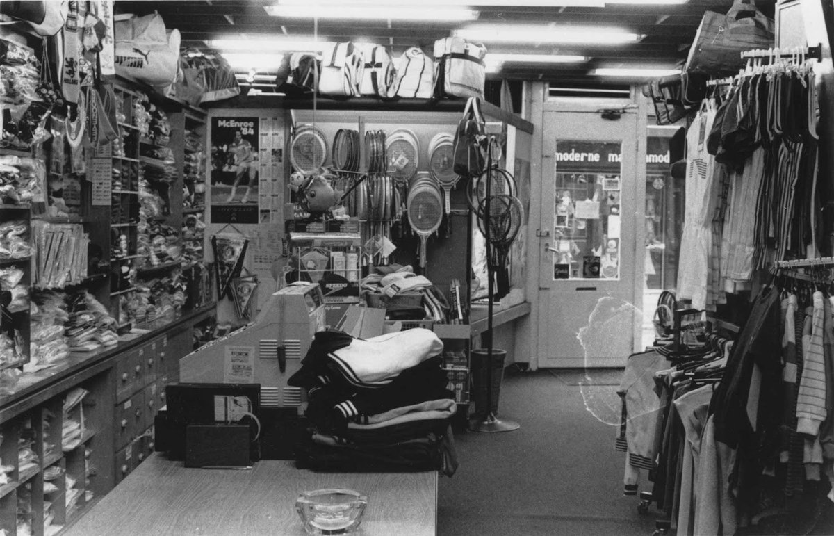 sjoerdmossou's tweet photo. Sporthuis Kees Rijvers, Haagdijk 72, Breda.

(Gewoon open toen Kees allang bondscoach was) https://t.co/ROWRbOvjV6