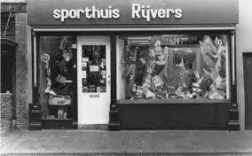 sjoerdmossou's tweet photo. Sporthuis Kees Rijvers, Haagdijk 72, Breda.

(Gewoon open toen Kees allang bondscoach was) https://t.co/ROWRbOvjV6