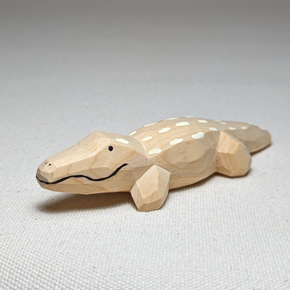 sawsnht's tweet photo. ワニの木彫りを作りました https://t.co/DA1iWBKmHu