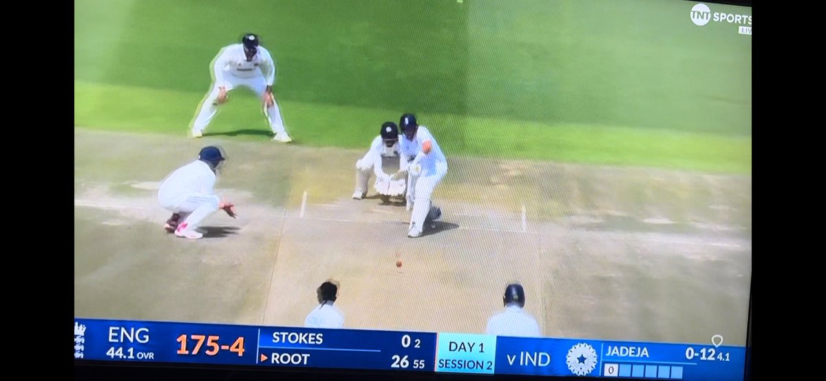 theanalyst's tweet image. Joe Root defeated by pure Jadeja wizardry and natural variation. Two identical balls, one turns, one doesn’t. Gone. #INDvENGTest
