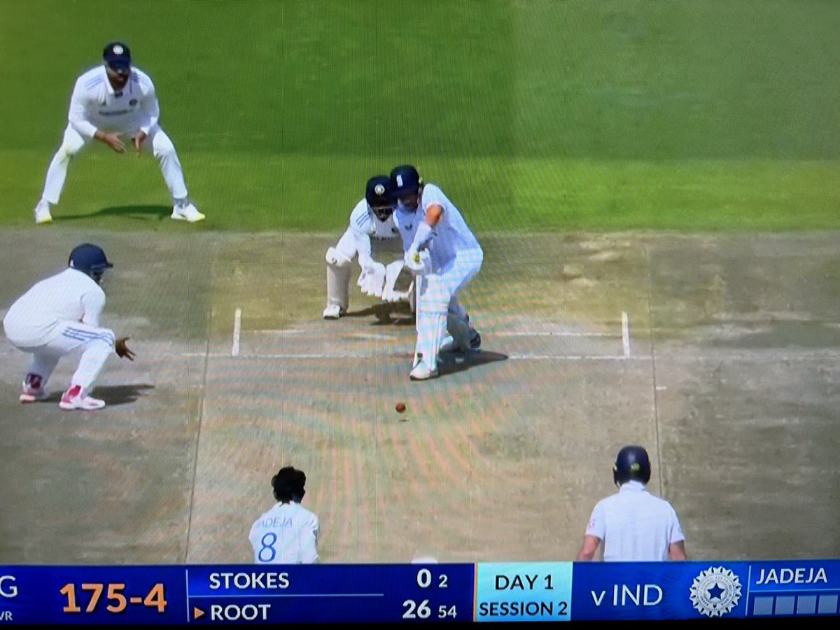 theanalyst's tweet image. Joe Root defeated by pure Jadeja wizardry and natural variation. Two identical balls, one turns, one doesn’t. Gone. #INDvENGTest