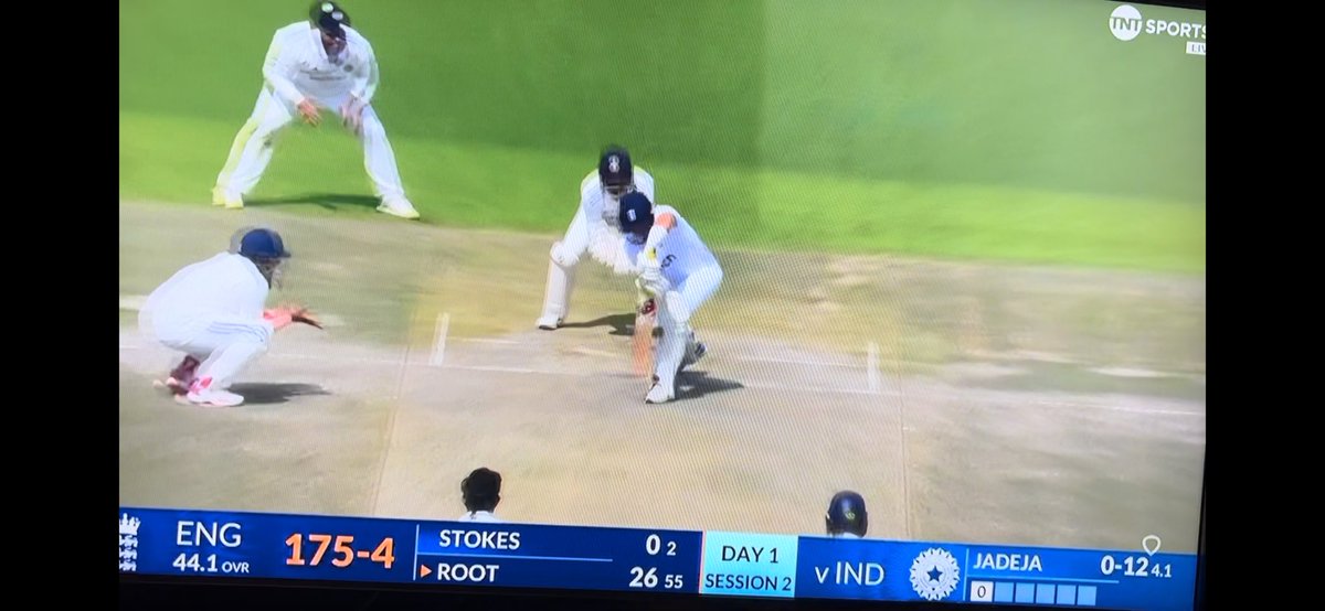 theanalyst's tweet image. Joe Root defeated by pure Jadeja wizardry and natural variation. Two identical balls, one turns, one doesn’t. Gone. #INDvENGTest