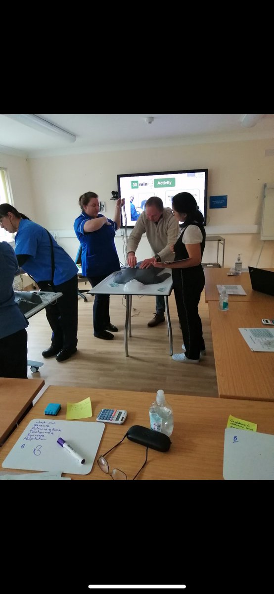 A great ECG Training Session with the new manikins ✏️📚