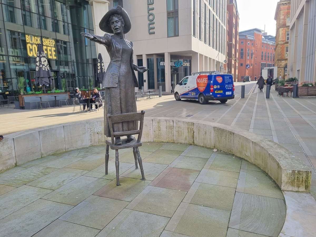 Delighted to play my part for #IWD2024 by arranging for #OurEmmeline to be spruced up. @HazelReeves 2018 statue in St Peter's Sq Manchester looking as good as ever. Before and after photos following cleaning. Thank you @ManCityCouncil