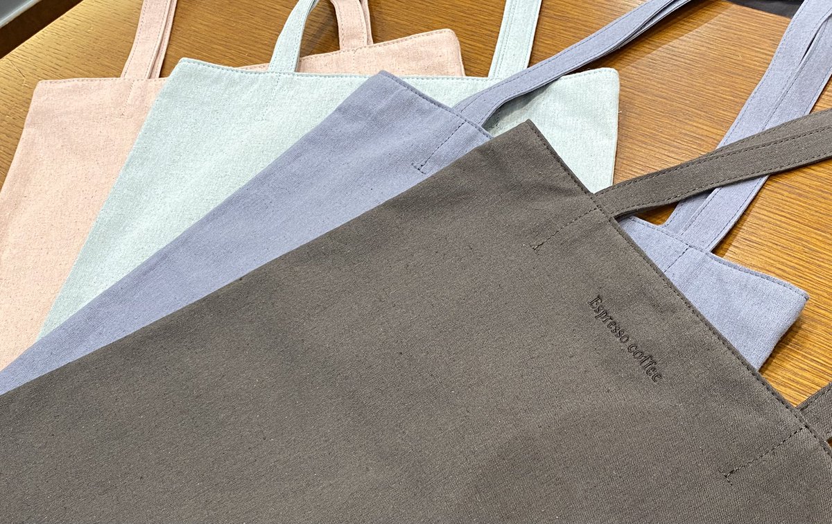 【お詫びと訂正】 
こちらの投稿でご案内した内容に誤りがございました。 
正しくは、こちらのトートバッグとなります。
訂正してお詫び申し上げます。