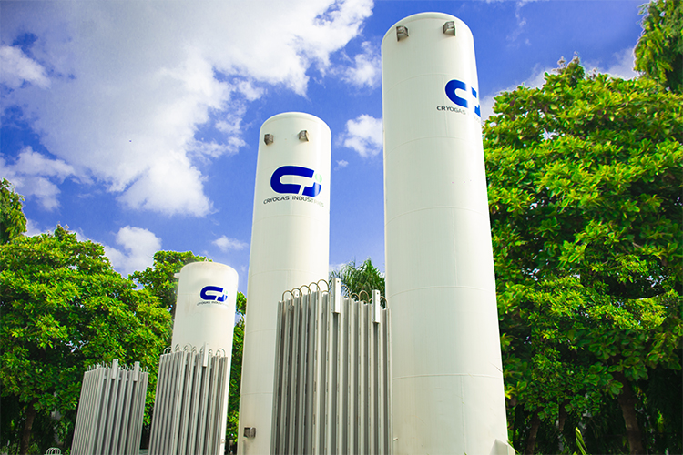 cryogas_india's tweet photo. Vacuum Insulated #cryogenic Thermosiphon Tanks are double walled storage tanks specifically designed for efficient cryogenic pumping of #LOX, #LIN, #LAR, #LNG, #LCO2 and other Cryogenic Liquids.
7,000 to 2,56,000 Litre, pressure range of 11 &amp; 17 bar(g).
https://t.co/AKToYgkqxJ https://t.co/DkGO7iojkq