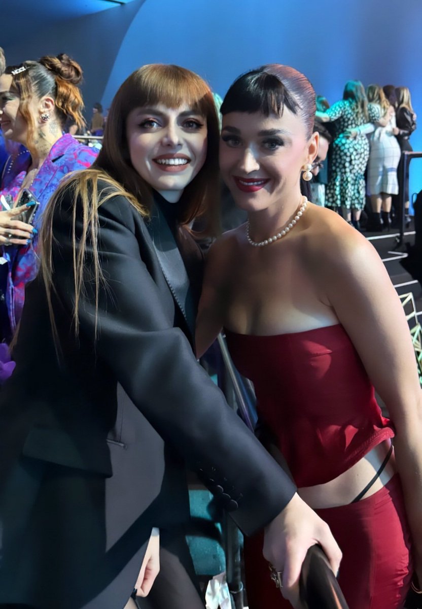JosephineBe's tweet photo. OMG i can't believe it!🤩
#Annalisa #KetyPerry
#billboard https://t.co/KumuBSOFrS