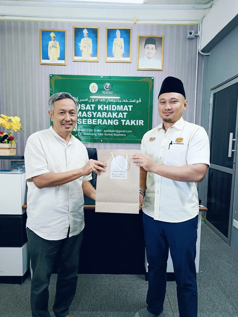 KualaNerusJKR's tweet photo. Kunjungan Hormat oleh Jurutera Daerah JKR Kuala Nerus ke Pejabat DUN Seberang Takir, YB Haji Khazan bin Che Mat pada 06 Feb 2024. @HasliJKR @MahzanNik https://t.co/Lgn47Q8Kcc