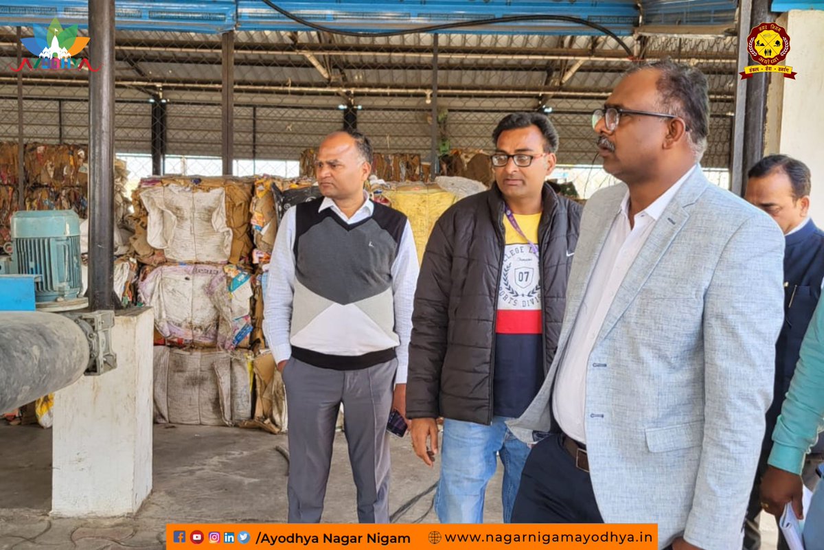 AyodhyaNgrNigam's tweet photo. उत्तर प्रदेश के माननीय मुख्यमंत्री जी के मार्गदर्शन में अयोध्या की स्वछता हेतु संकल्पित अयोध्या नगर निगम द्वारा ठोस अपशिष्ट प्रबंधन व कूड़ा निस्तारण हेतु संचालित MRF केंद्र का नवागत नगर आयुक्त श्री संतोष कुमार शर्मा जी ने किया स्थलीय निरिक्षण।
.
.
.
#inspection #MRFCenter https://t.co/fQc7crB5Aq