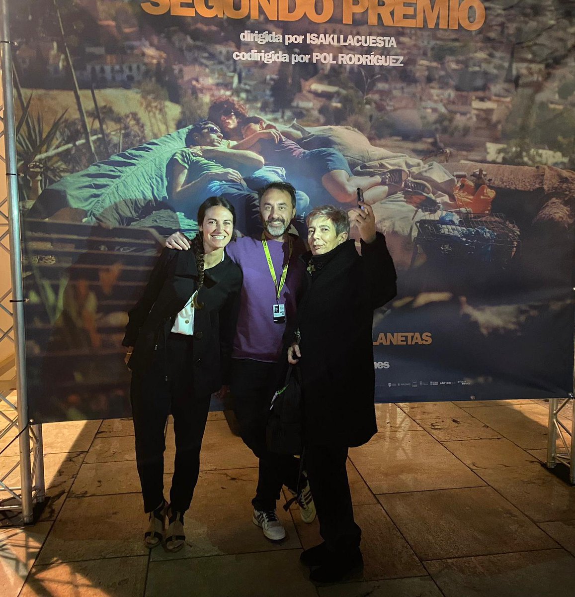 🎬 ¡Otra película hecha en Graná! El martes acudimos al estreno mundial de Segundo Premio, donde pusimos nuestro granito de arena, fue un momento fabuloso para compartir con nuestras compañeras y disfrutarla en pantalla grande.

¡El <a href="/festivalmalaga/">Festival de Málaga</a> está siendo bastante intensito!