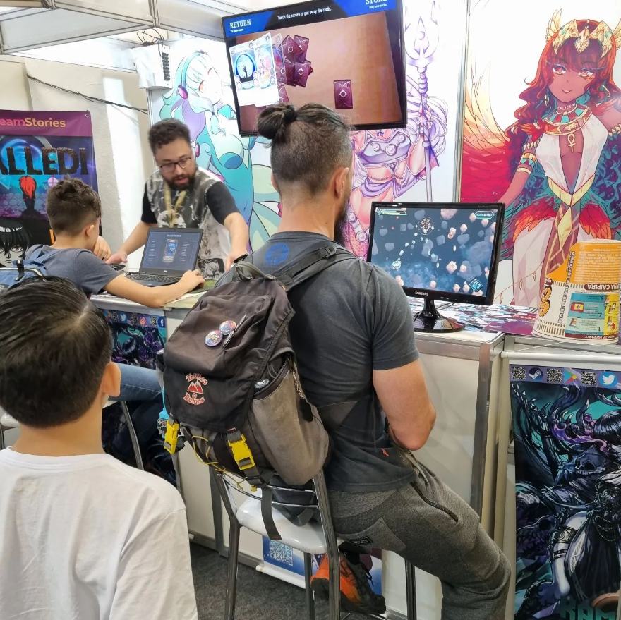 Today I'm posting something different than usual, but something that warms my heart <3

It was the first contact we had as game developers on a big event (BGS in 2022), we learned so much in our way and that is the strength we need to move forward!
#TBT #ThrowbackThursday