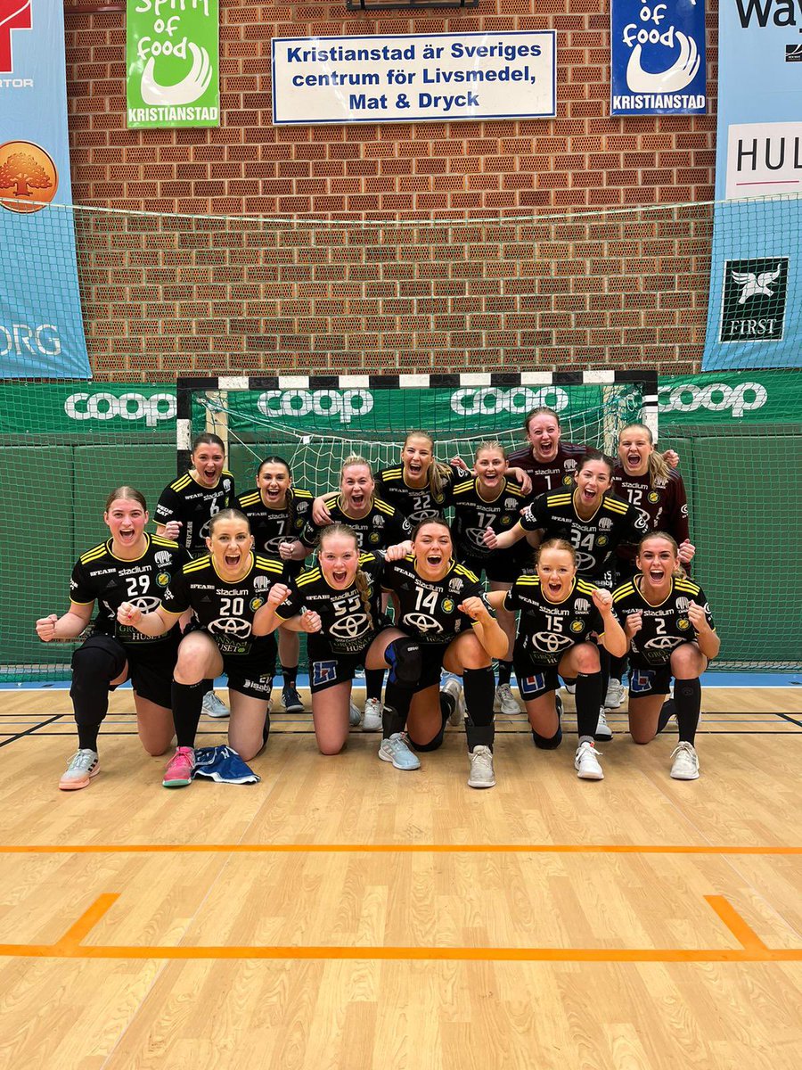 SERIESEGRARE!
 
S-Hof Dam är klara seriesegrare (division 1 södra) för andra året i rad med en match kvar av serien. Seriesegern bärgades igår kväll efter seger mot IFK Kristianstad på bortaplan med 28–20.
STORT GRATTIS till våra fantastiska tjejer!
 
#sävehof #gulsvartmagi