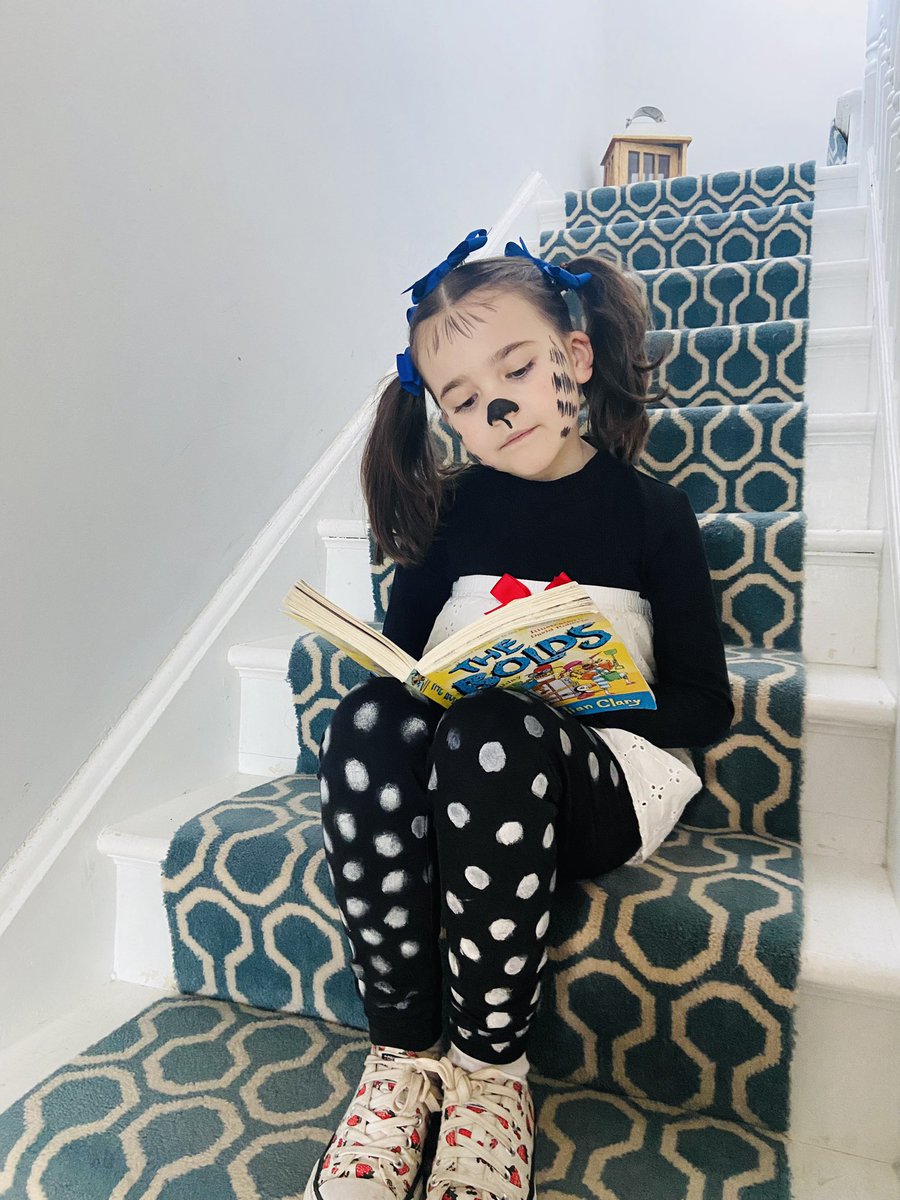 MrsCully82's tweet photo. @JulianClary Betty Bold doing a bit of light reading this morning! 🌎📕 https://t.co/3GNpXJtiG2
