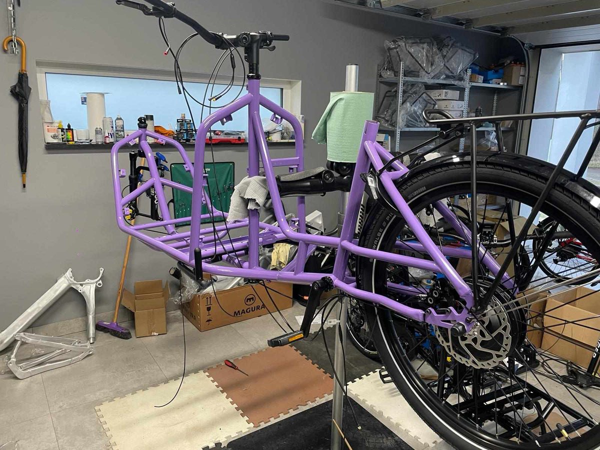 UrvisB's tweet photo. #Cargobikes are not just about fighting traffic jams, making more efficient #deliveries, shopping and so on.

It's also a pure pleasure to move around the city, playing with style and.... colours!

When customizing your Urvis Bike you have the entire #RAL palette to choose from. https://t.co/mEW9WRGYvV