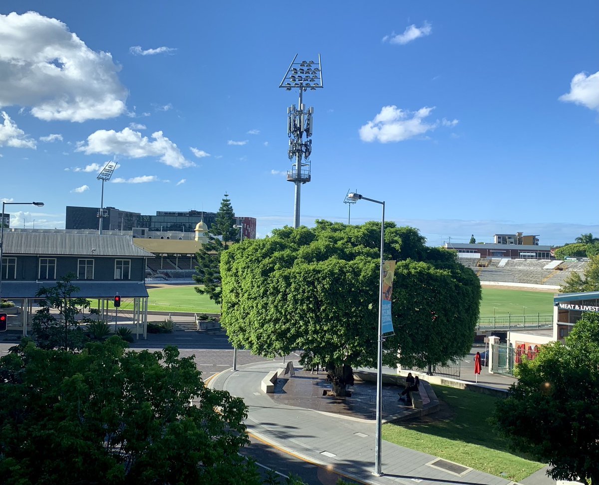 Lovely evening in Brisbane at The Tivoli Theatre. Great sounding room. A little sneak peek from the stage door. When I first looked out of my hotel room window, saw that I was overlooking Brisbane Cricket Ground also known as ‘The Gabba’. World famous. Gave me a little chill 🏏☄️