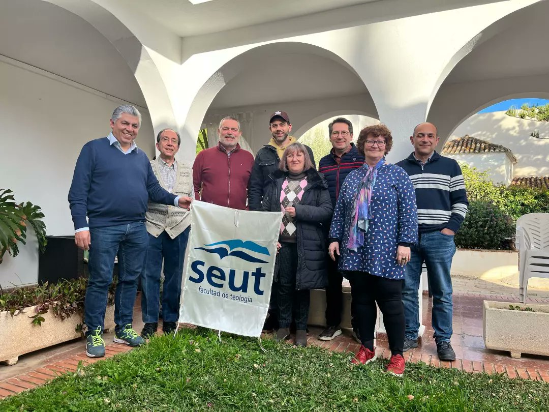 El equipo de SEUT ha tenido este pasado fin de semana un tiempo de convivencia y trabajo conjunto para continuar dando lo mejor de sí en la Facultad. ¡Aplaudimos la labor y corazón de todos nuestros profesores en su misión de enseñanza fe la teología! 👏👏👏👏